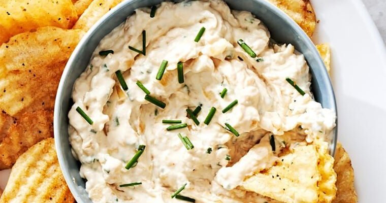 Sour Cream and Onion Dip: Creamy & Flavorful